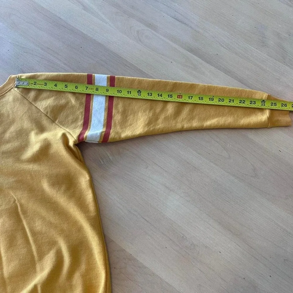 University of Iowa‎ crewneck small - Picture 7 of 7